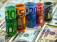 Евро упал до 16-месячного минимума к доллару