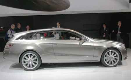 Новый Mercedes получил три двери