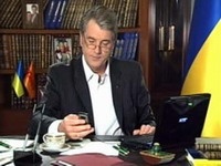 Ющенко начал принимать заказы на телефонные поздравления