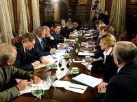 Медведев порекомендовал Лукашенко быть осторожнее в высказываниях