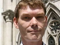 Взломавшего компьютеры Пентагона британского хакера экстрадируют в США Взломавшего компьютеры Пентагона британского хакера экстрадируют в США