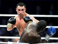 Виталий Кличко выиграл бой у Кевина Джонсона Виталий Кличко выиграл бой у Кевина Джонсона
