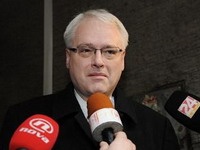 На президентских выборах в Хорватии лидирует оппозиционер