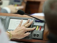 Сторонники Тимошенко покинули Раду в знак протеста Сторонники Тимошенко покинули Раду в знак протеста