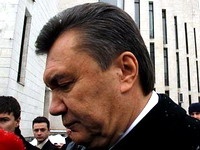 Суд приостановил действие протокола о победе Януковича