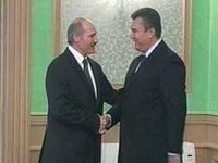 Лукашенко игнорировал Ющенко, но поздравит Януковича