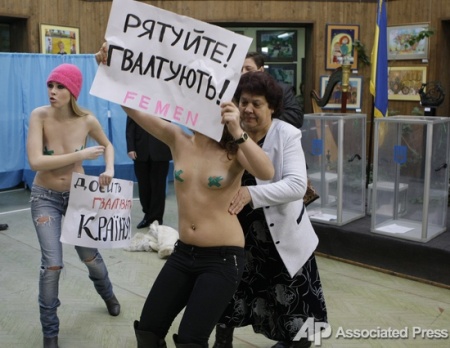 Стриптиз на избирательном участке
