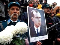 Внук Бандеры согласился обменять звание Героя на особняк Януковича Внук Бандеры согласился обменять звание Героя на особняк Януковича