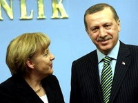 Меркель согласилась на турецкие школы в Германии