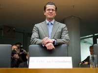 Парламентская комиссия допросила министра обороны ФРГ Парламентская комиссия допросила министра обороны ФРГ