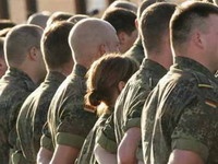 В Германии отменяют воинскую повинность В Германии отменяют воинскую повинность