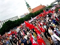 Протестующие в Берлине подорвали 15 полицейских