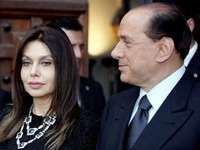 Жена Берлускони отвергла предложенные ей условия развода
