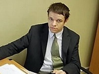 Латвийский экономист подал в суд на спецслужбу