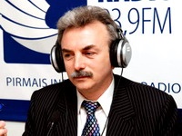 Глава КС Латвии поддержал обладателей нелатышских фамилий