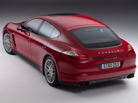 Porsche Panamera GTS   -