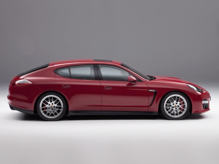 Porsche Panamera GTS   -