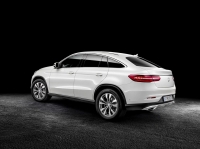 Mercedes-Benz представил GLE Coupe - конкурента BMW X6