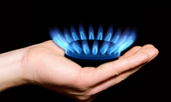 В Европе стоимость природного газа упала ниже 950 долларов