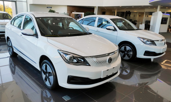 Начались продажи первых "российских" электромобилей Evolute 