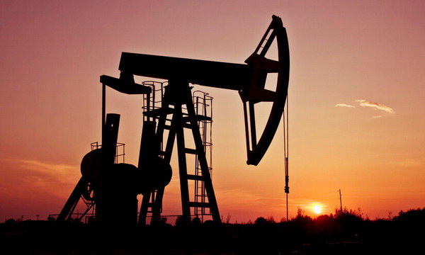 Совет ЕС официально подтвердил введение потолка цен на нефть из России Совет ЕС официально подтвердил введение потолка цен на нефть из России
