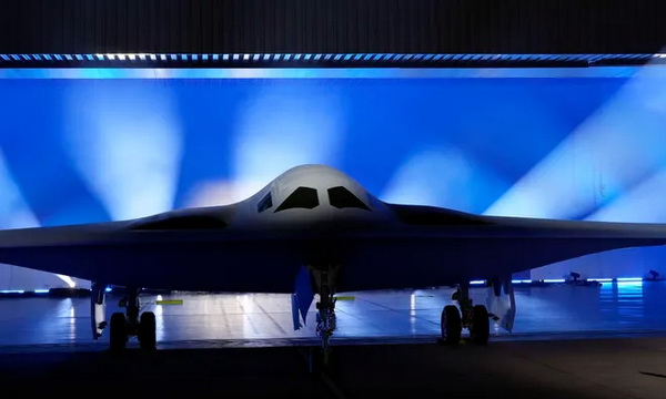 В США впервые взлетел новый стратегический стелс-бомбардировщик B-21 Raider 