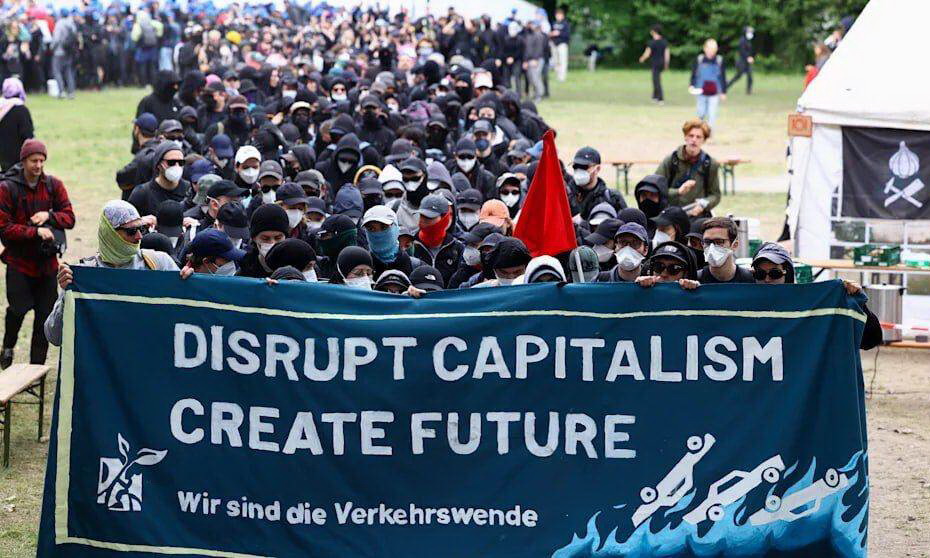 Радикалы штурмуют завод Tesla в Германии