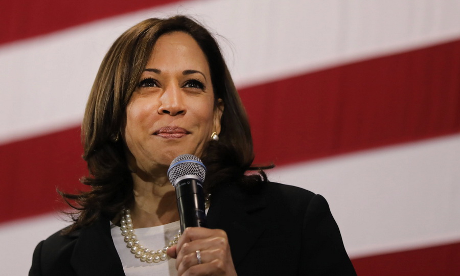 Камала Харрис обогнала Трампа в предвыборном соцопросе