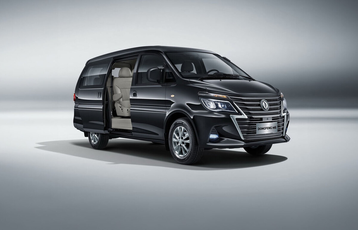 В Беларуси начали продавать микроавтобус Dongfeng М5