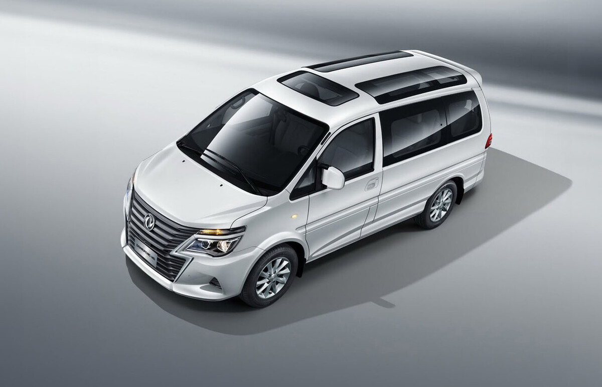 В Беларуси начали продавать микроавтобус Dongfeng М5