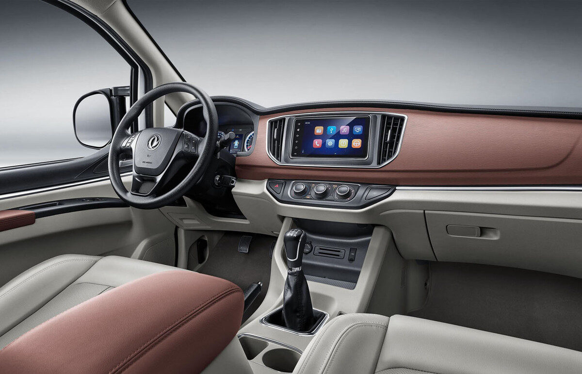 В Беларуси начали продавать микроавтобус Dongfeng М5