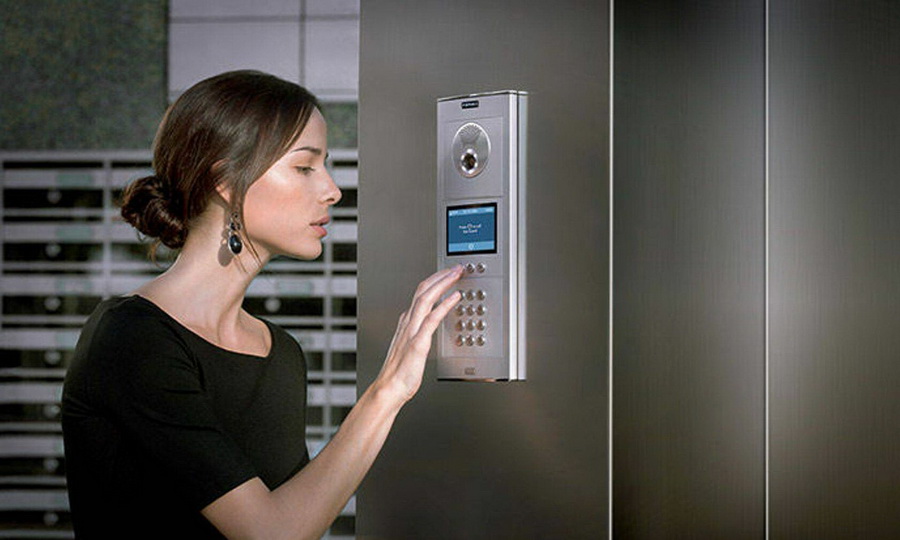 Хакеры взломали домофон в российском городе и запустили запрещенные лозунги