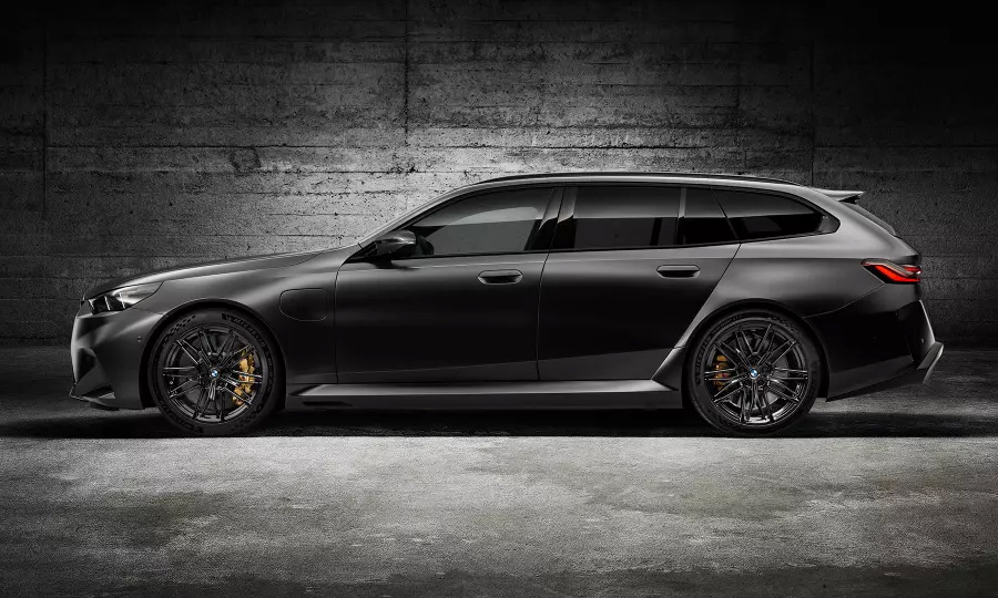 BMW представила свой самый мощный универсал M5 Touring