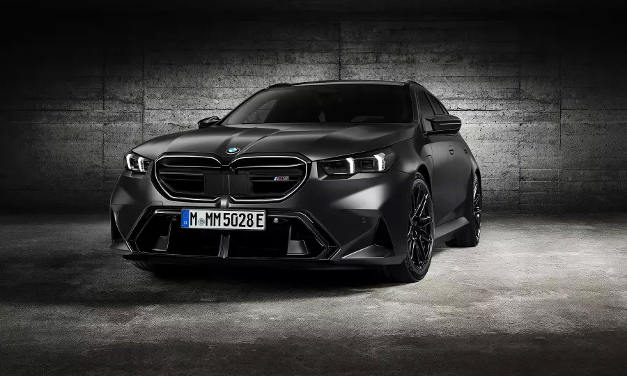 BMW представила свой самый мощный универсал M5 Touring