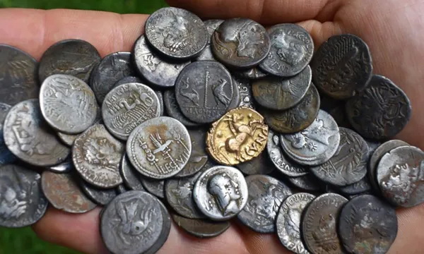 Фанат Индианы Джонса нашел огромный клад древнеримских монет